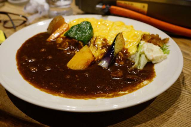f:id:sabotennmegane:20180908191302j:plain オムホエーカレー
