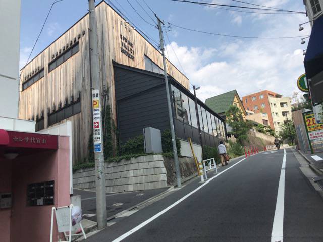 f:id:sabotennmegane:20180918183044j:plain ガーデンハウスクラフツへの行き道