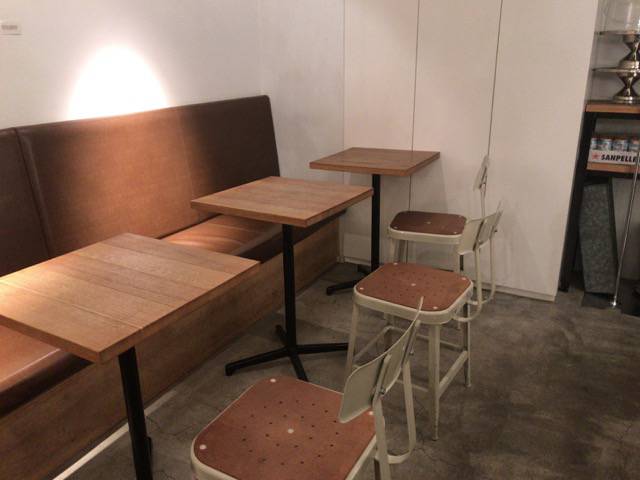 f:id:sabotennmegane:20180921210308j:plain ハドソンマーケットベーカーズのイートインの様子
