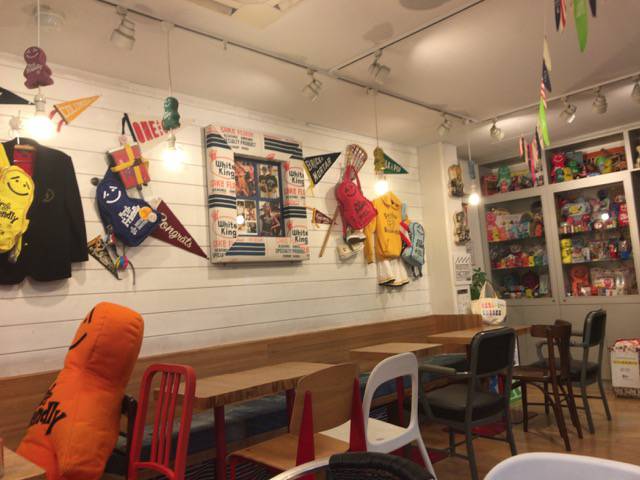 f:id:sabotennmegane:20180925210621j:plain ミスターフレンドリーカフェの様子