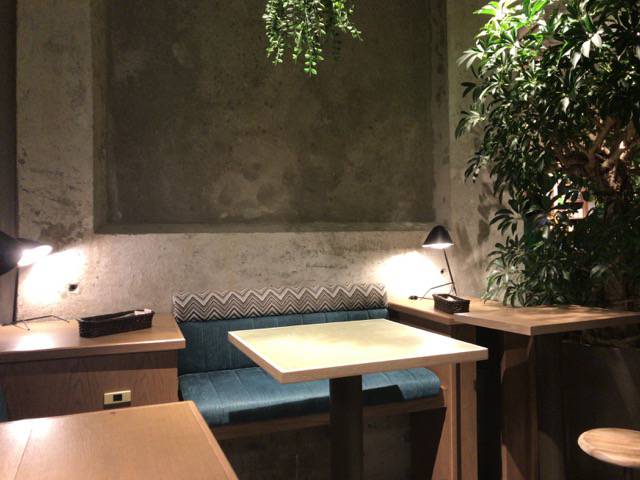f:id:sabotennmegane:20180927223909j:plain ボンドルフィボンカフェのソファ席