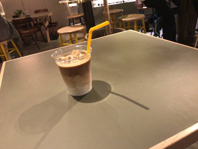 f:id:sabotennmegane:20180927225741j:plain ボンドルフィボンカフェのカフェラテ