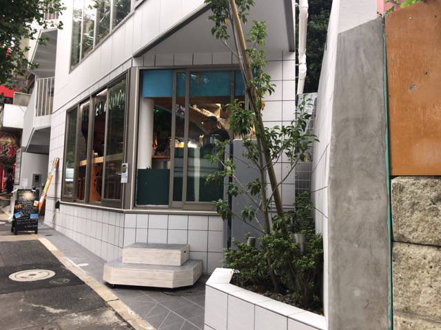 f:id:sabotennmegane:20181008182604j:plain ファラフェルブラザーズの外観