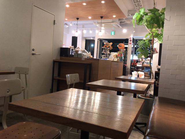 f:id:sabotennmegane:20181025213050j:plain ハドソンマーケットベーカーズ のイートイン