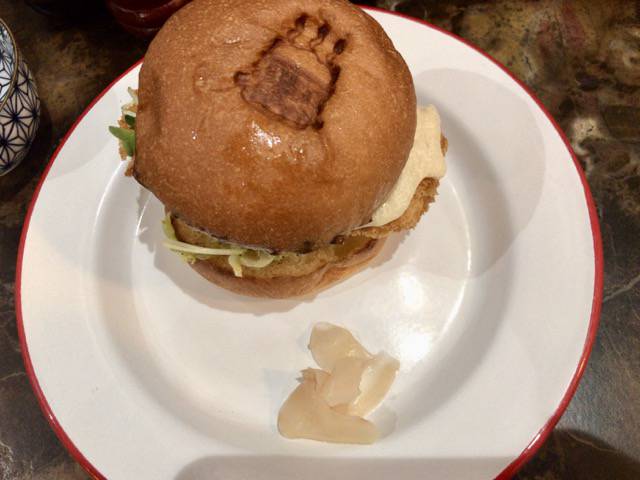 f:id:sabotennmegane:20181102173903j:plain 「デリファシャス」おすすめメニューの昆布〆ハンバーガー