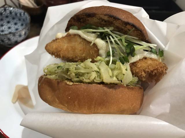 f:id:sabotennmegane:20181102174210j:plain 中目黒「デリファシャス」の和風バーガー