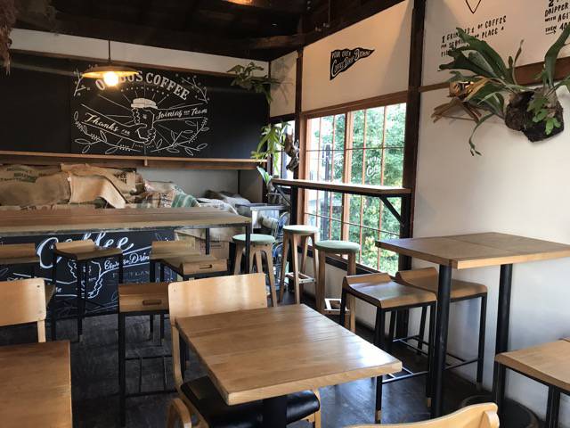 f:id:sabotennmegane:20181103192505j:plain オニバスコーヒー店内の様子