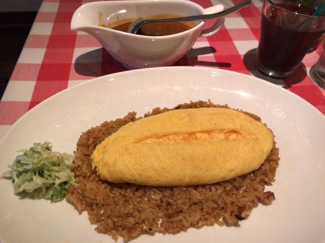 f:id:sabotennmegane:20181129231458j:plain モンタンベールのオムレツカレー