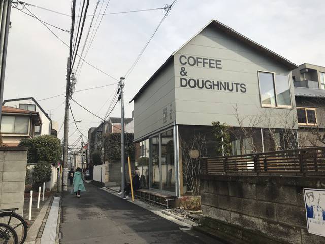 f:id:sabotennmegane:20190207203911j:plain ヒグマドーナツ×コーヒーライツの外観
