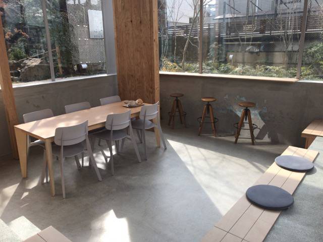 f:id:sabotennmegane:20190207204449j:plain ヒグマドーナツ×コーヒーライツ イートインスペース