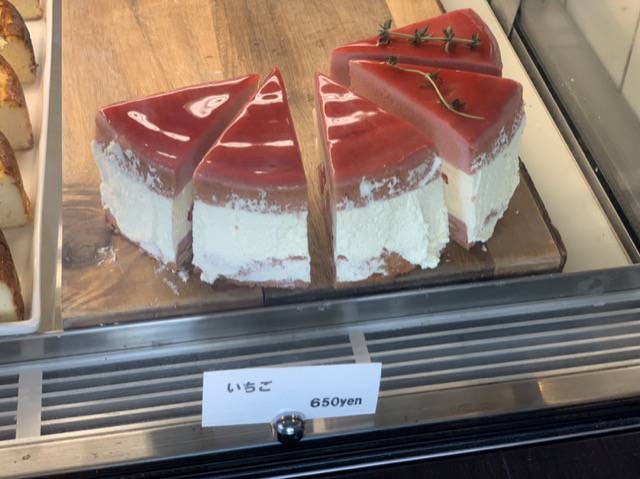 f:id:sabotennmegane:20190210133118j:plain エーワークスいちごのチーズケーキ