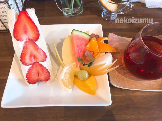 f:id:sabotennmegane:20190417231812j:plain フルーツサンドイッチ