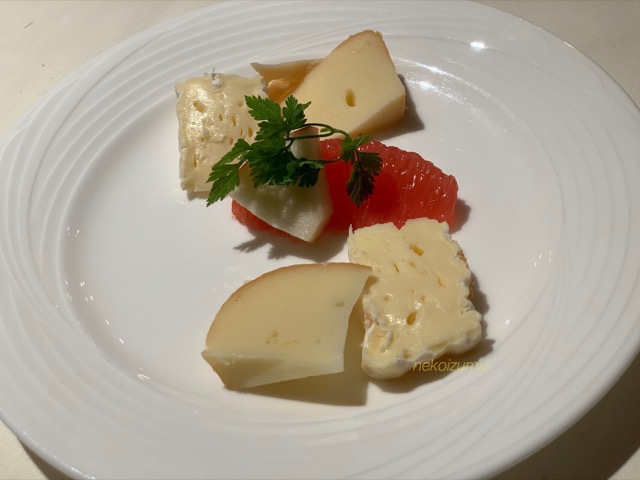 チーズの盛り合わせ2種類